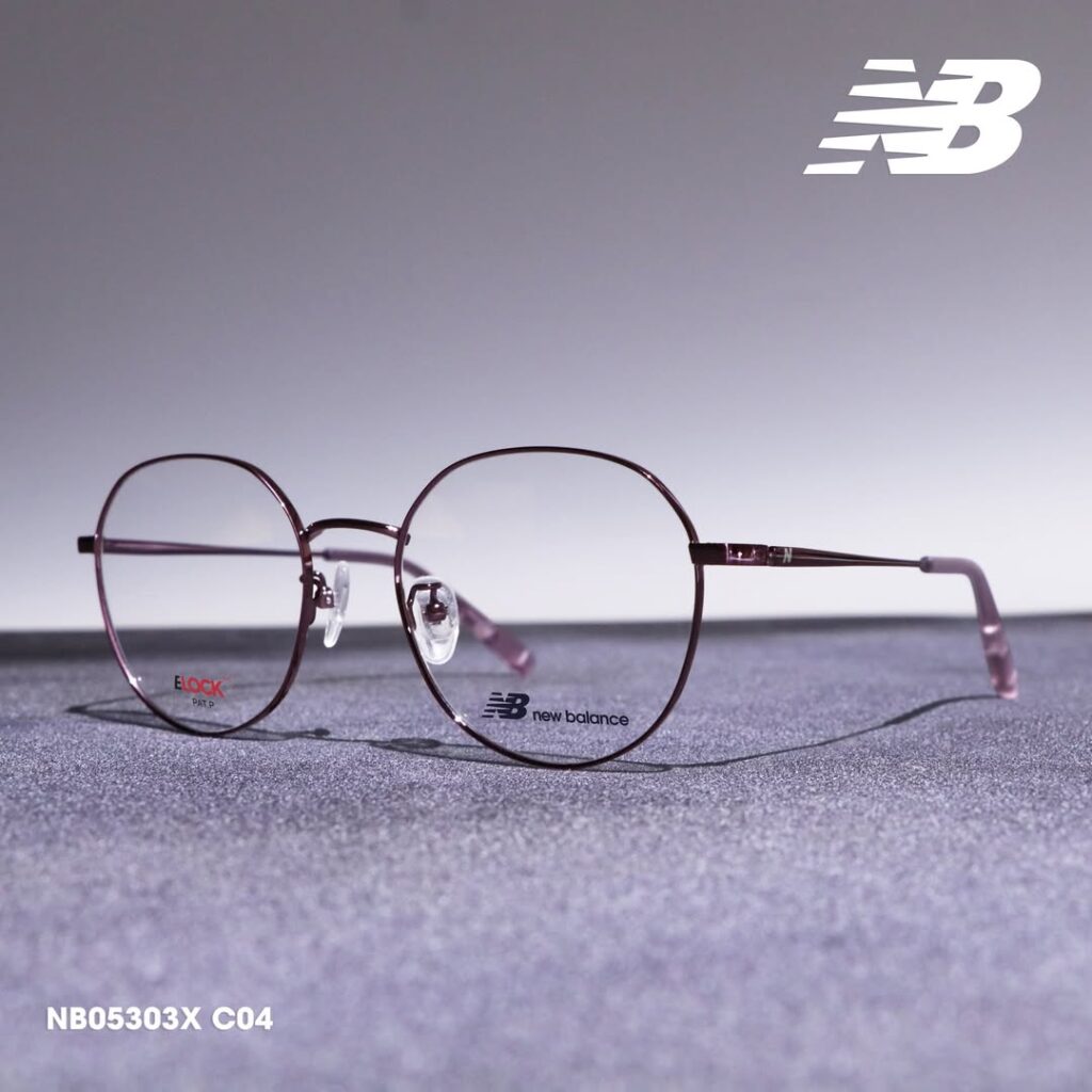 NB05303X features on trend velvet purple with a rounded shape injecting an elegant and energetic vibe.Model No. NB05303X C04newbalance newbalanceeyewear Elock NewBalanceAthflow 1